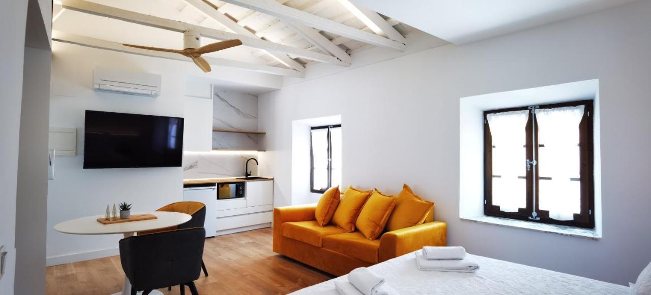 MANZANO PALACE. Habitaciones y Suites 30 m2 en la Plaza Mayor Almagro Exterior foto